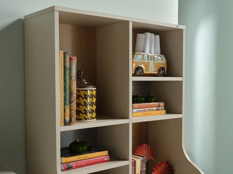 Linus Bookshelf